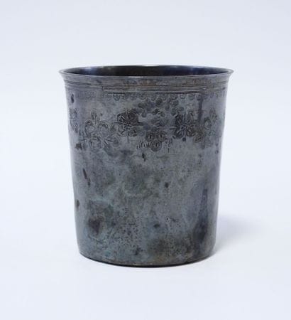 Timbale de forme évasée en argent poinçon...