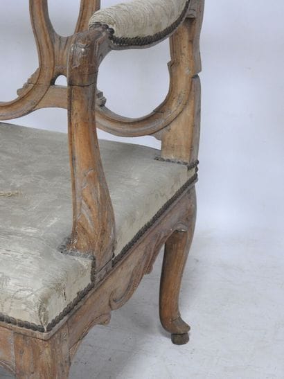 Banquette en bois naturel mouluré et sculpté,...