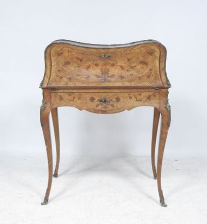 Bureau de dame en pente en marqueterie de...