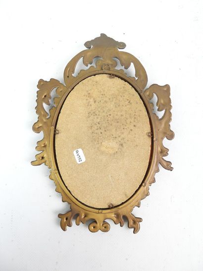 Miroir vénitien rectangulaire à décor floral....
