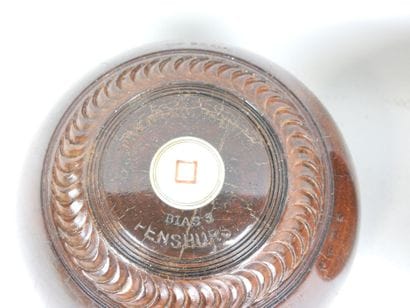 Deux boules Boulingrin ou Lawn Bowl dont...
