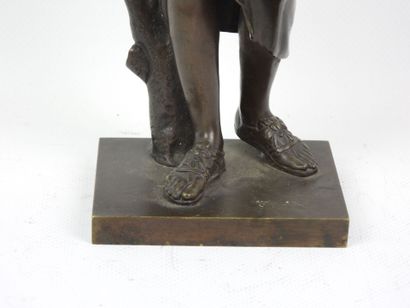Sujet en bronze à patine brune représentant...