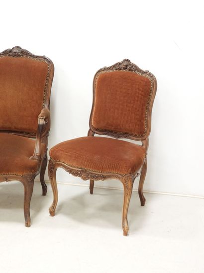 Fauteuil et paire de chaises de style Louis...