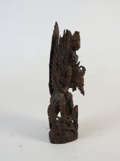INDONESIE. Garuda et Vishnu en bois sculpté....