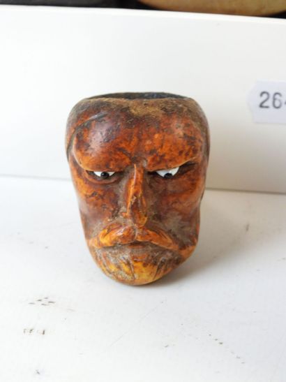 1 CARTON DE PIPES ET DE BOITES A TABAC en...