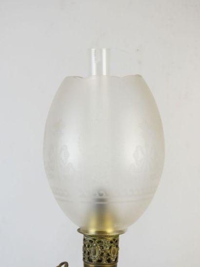 Paire de lampes à pétrole en verre peint...