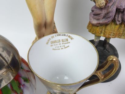 Display items made of glass, terracotta,...