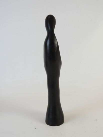 VIERGE STYLISEE en bois noirci sculpté. H....