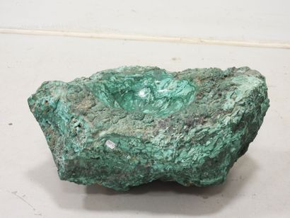 Important vide-poche en malachite. H.: 25...