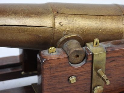 CANON miniature en bois et laiton composé...