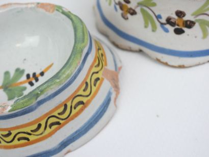 A set of earthenware and porcelain pieces,...