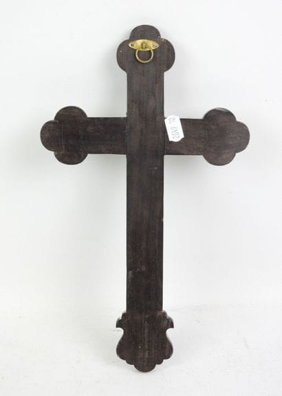 VIETNAM - Croix en palissandre à décor burgauté...