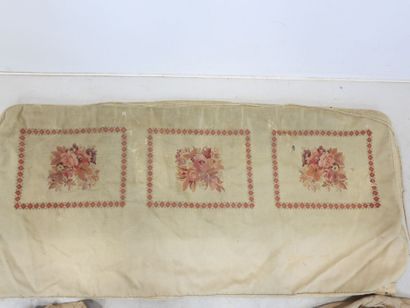 AUBUSSON. Tapisserie de 3 sièges et d'un...