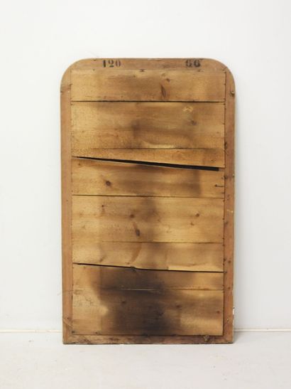 Miroir en bois et stuc doré à décor de rang...