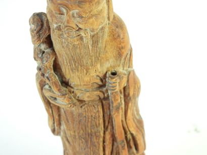 CHINE : Sage sculpté en bois. H. : 23 cm....