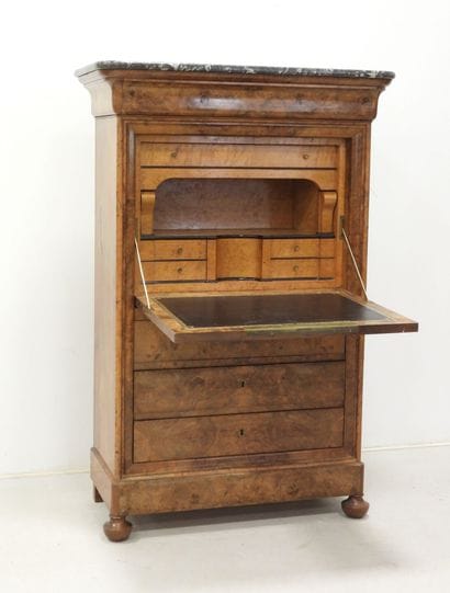 SECRETAIRE en placage de loupe de noyer ouvrant...