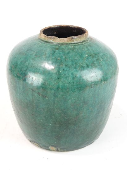 CHINE.
Très ancien pot de forme balustre...