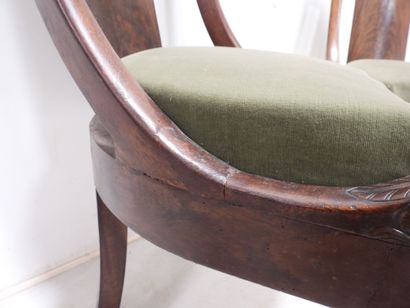Paire de chaises dossier gondole en acajou...