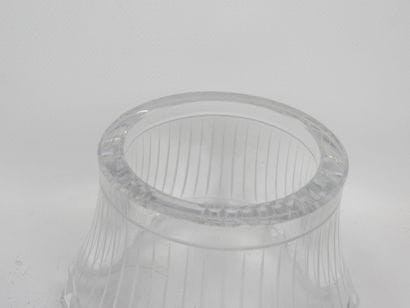 VAL SAINT LAMBERT - Vase en cristal taillé,...