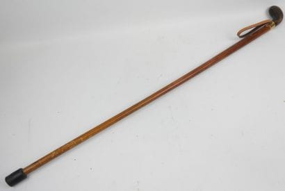 Canne en bois et pommeau en corne, virole...