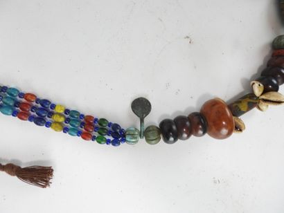 NAGA, Nagaland, Inde.
Laiton, perles, coquillage,...