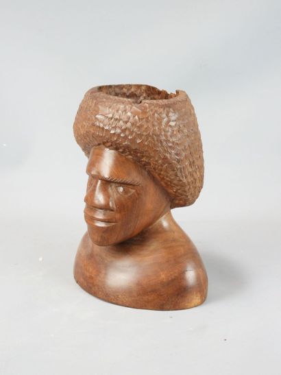 KANAK.
Buste d'homme en bois exotique, la...