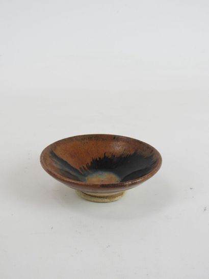 COUPE et une COUPELLE sur piédouche en grès...