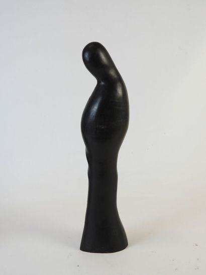 VIERGE STYLISEE en bois noirci sculpté. H....