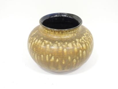 VASE pansu en grès émaillé, signé au revers...