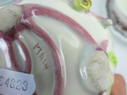 LOT DE VAISSELLE comprenant vingt-trois assiettes...