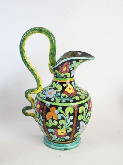 10 VERSEUSES en faïence et porcelaine polychrome...