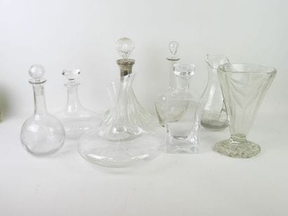 Ensemble de verrerie comprenant carafes,...