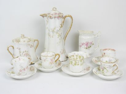 LIMOGES - Parties de service à café en porcelaine...