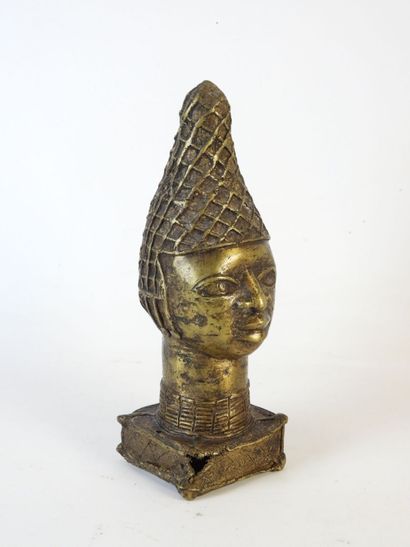 BENIN. Tête de la reine Ifé en bronze. H....