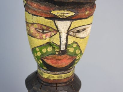 KUYU, République du Congo.
Bois dur, polychromie.
Marotte...