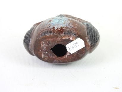 Hibou en métal à patine brune. H. : 9 cm...