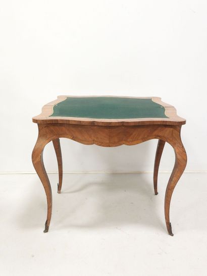 Table à jeux de style Louis XV en bois de...