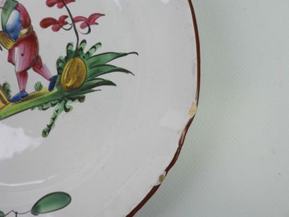 LOT en faïence polychrome comprenant une...