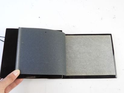 CHINE : Carnet à dessin en laque noire et...