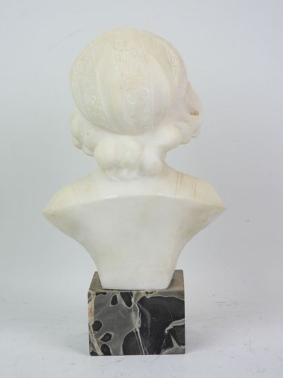 L.MORELLI, Florence, Sujet en albâtre représentant...