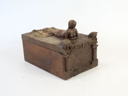 BENITIER en chêne à décor de Léda et d'un...