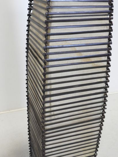 PAIRE DE LAMPADAIRES en lames de bambou et...