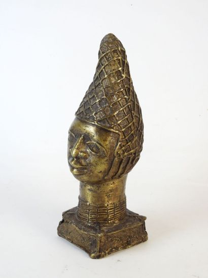 BENIN. Tête de la reine Ifé en bronze. H....