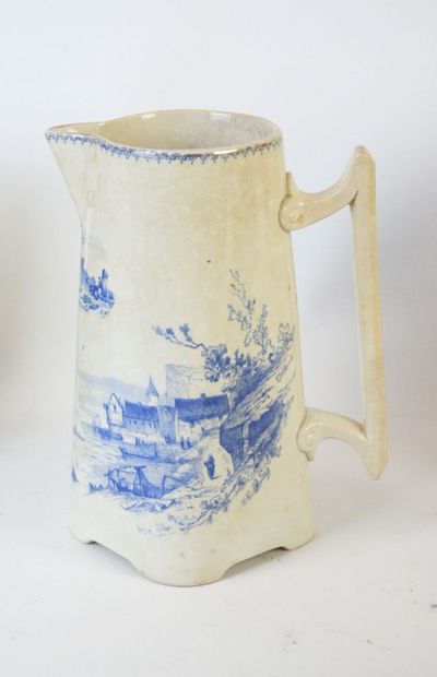 10 VERSEUSES en faïence et porcelaine polychrome...