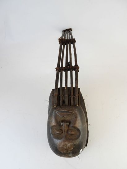 GRASSLAND, Cameroun.
Pluri-arc, instrument...
