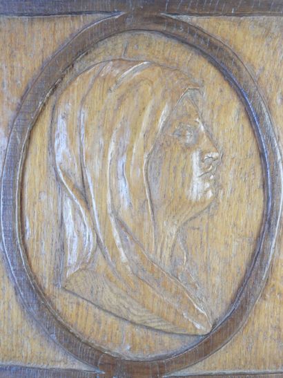 PROFIL DE LA VIERGE MARIE sculpté en bas...