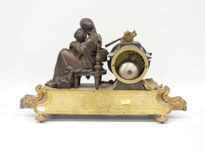PENDULE en bronze représentant la Vierge...