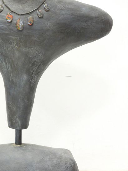 Sculpture moderne en céramique représentant...