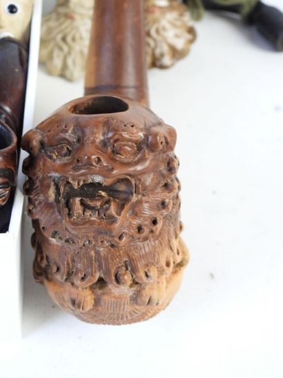 1 CARTON DE PIPES ET DE BOITES A TABAC en...