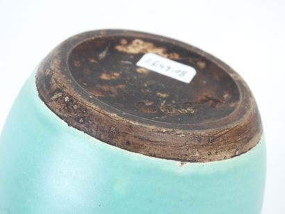 KERAMOS. Petit pot en faïence à couverte...